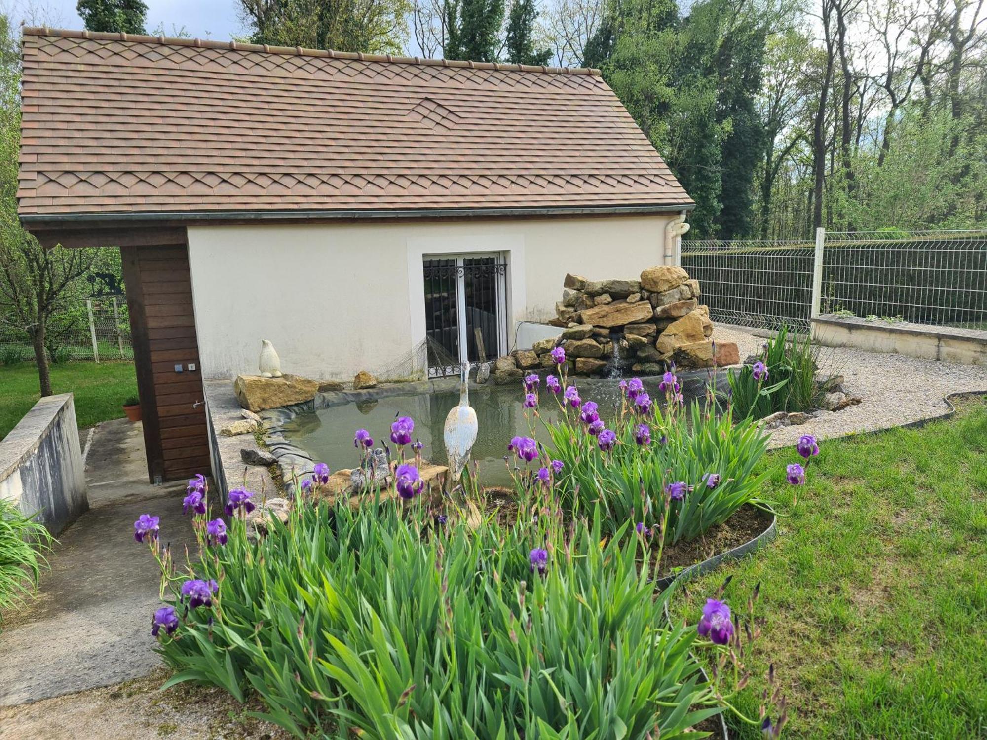 Chez Jaja Et Phiphi Daire Bourg-et-Comin Dış mekan fotoğraf